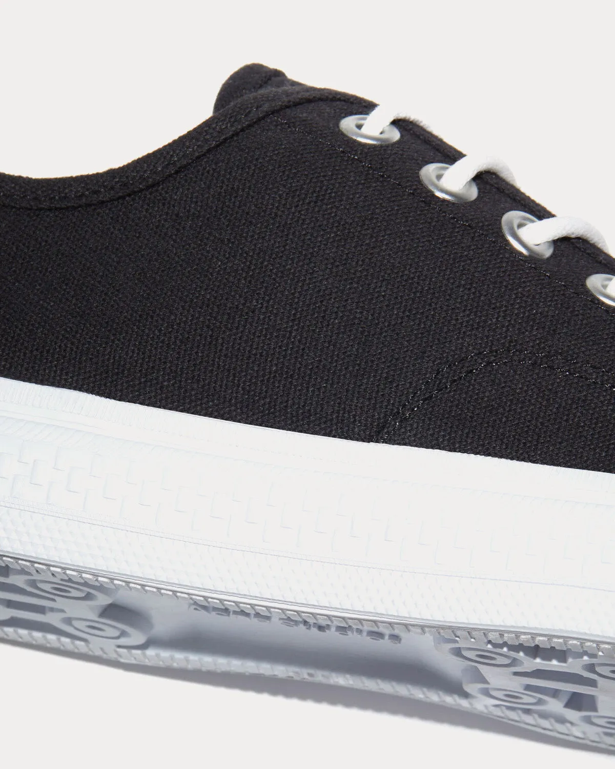 Ballow Tag Canvas Black / Off-White Low Top Sneakers