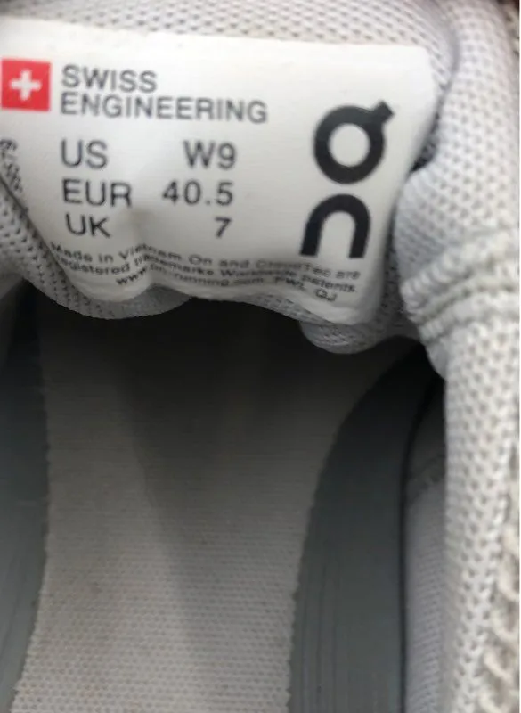 On Cloud Women's Gray Athletic Shoes - Size 9