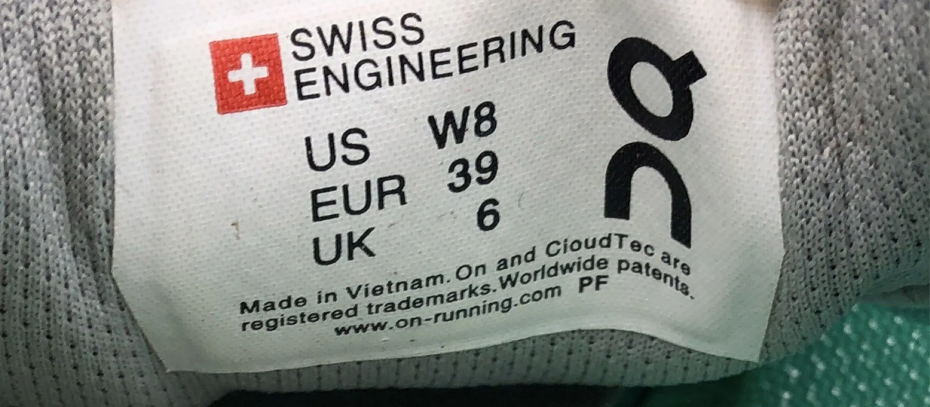On Cloud Women's Green Athletic Shoes - Size 8